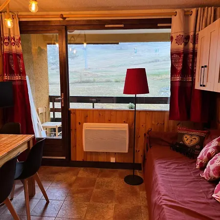 Cosy In The Mountain Charme Apartment